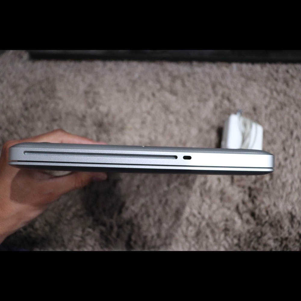 MacBook Pro - Picture 6 of 8